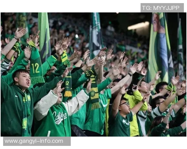 足球三号的传奇之路与背后故事揭秘球迷心中的英雄形象 足球三号的传奇之路与背后故事揭秘球迷心中的英雄形象